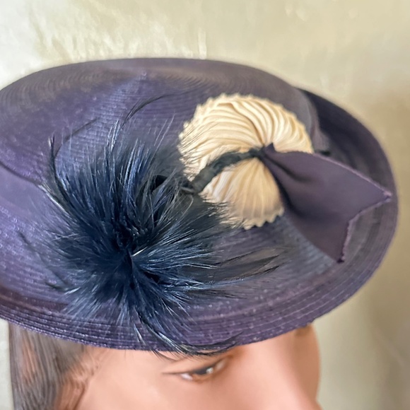 CLASSY 1950s\' NAVY STRAW HAT + IVORY GROSGRAIN & FEATHER TRIM main image 5